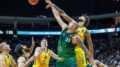 Bild: Andreas Gora/dpa
Routinier Maik Zirbes ist ein wichtiger Faktor bei den Trierer Basketballern. (Archivfoto)