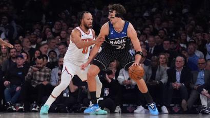 Bild: Frank Franklin II/AP/dpa
Wagner (rechts) ließ sich von seiner gebrochenen Nase nicht aufhalten.