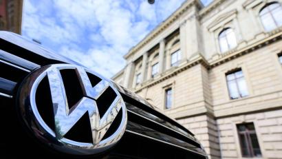 Bild: Julian Stratenschulte/dpa Pool/dpa
Am Landgericht Braunschweig beginnt ein zweiter Betrugsprozess zur Aufklärung des Dieselskandals bei VW. (Archivbild)