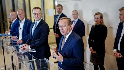 Bild: Kay Nietfeld/dpa
Es gibt eine Enigung im Streit um die Wehrdienst-Reform.