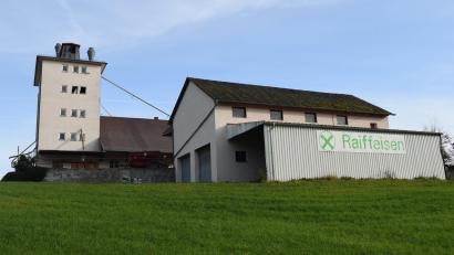 Bild: bnr
Das Lagerhaus in Weidenthal wird kundenfreundlich umgestaltet. Im Lagergebäude (im Vordergrund) werden Verwaltungsräume und ein Verkaufsraum eingerichtet.