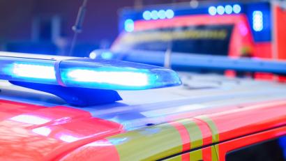 Symbolbild: Julian Stratenschulte/dpa
Helfer konnten das Leben der 34-Jährigen nicht mehr retten.