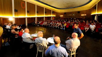 Bild: Stephan Huber
Im Amberger Ring-Theater finden immer wieder "kulturelle" Veranstaltungen statt. Wie hier "Friday for Future trifft Politik".