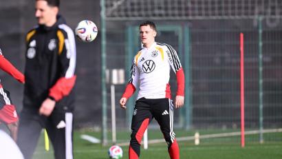 Bild: David Inderlied/dpa
„Florian hat bewusst einen Schritt gemacht, um ein noch besserer Fußballer zu werden“, sagt Florian Wirtz’ Vater über den Wechsel seines Sohns nach England.