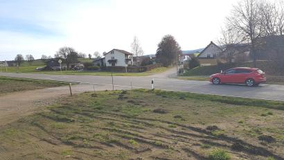 Bild: Peter Garreiss
Plan des Gemeinderates ist, das Gelände des Lebensmitteldiscounters an der Eslarner Straße mittels eines Kreisverkehrs zu erschließen.