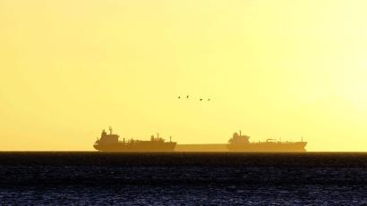 Bild: Juan Carlos Hernandez/ZUMA Wire/dpa
Noch ist unklar, weshalb ein Tanker seinen Kurs änderte. (Symbolbild)