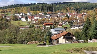 Bild: Norbert Eckl/exb
Das Baugebiet "Am Waldfrieden - Leinhartl" ist bereits ausverkauft, die Gemeinde bemüht sich um ein neues Baugebiet
