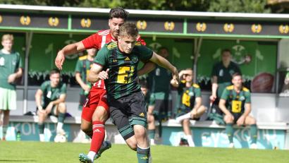 Archivbild: Hubert Ziegler
Aktuell läuft es hervorragend für Henrik Brüggen (vorne ) und die DJK Ammerthal. Mit dem SV Lauterhofen kommt ein Gegner, der ebenfalls in einer sehr guten Form ist. Es ist Vorsicht geboten.