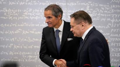 Bild: Alexander Zemlianichenko/AP/dpa
IAEA-Chef Grossi ist zuletzt mehrfach nach Russland gereist, wo er auch den Chef der russischen Atombehörde Lichatschow traf. (Archivbild)