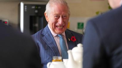 Bild: Kirsty Wigglesworth/AP POOL/AP/dpa
Seinen 77. Geburtstag feiert König Charles mit einer Reise nach Wales. (Archivbild)