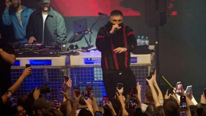 Bild: Philipp Hülsmann/dpa
In Osnabrück gab Haftbefehl das erste Konzert seit Erscheinen seiner Doku.