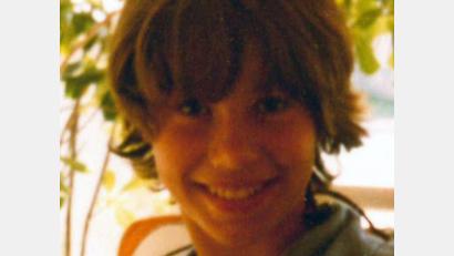 Bild: -/Polizeipräsidium Schwaben Süd/West/dpa
Die Kripo geht jetzt neuen Hinweisen zu dem Gewaltverbrechen an der 13-jährigen Sonja Hurler im Jahr 1981 nach. (Archiv-Fahndungsfoto der Polizei)