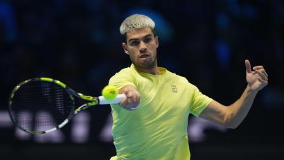 Bild: Antonio Calanni/AP/dpa
Carlos Alcaraz macht das Traumfinale bei den ATP Finals perfekt.