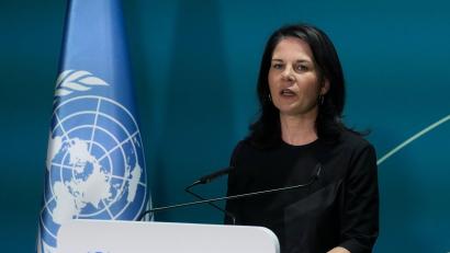 Bild: Rafiq Maqbool/AP/dpa
Im vergangenen Jahr sprach sie noch für Deutschland, nun für die UN: Annalena Baerbock.