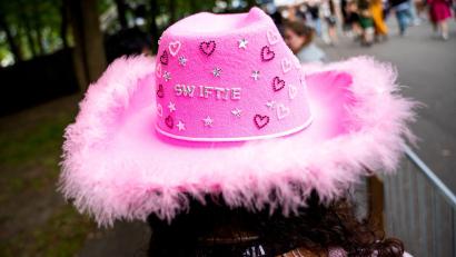 Bild: Daniel Bockwoldt/dpa
Viele Fans von Taylor Swift haben eine besondere Beziehung zu ihrem Star. (Archivbild)