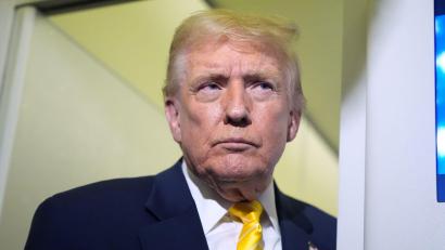 Bild: Manuel Balce Ceneta/AP/dpa
US-Präsident Trump will eine Milliardensumme von der BBC einklagen.