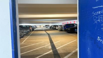 Bild: Gabi Schönberger
Die Garage Am Hofgarten in Neustadt/WN ist sanierungsbedürftig.