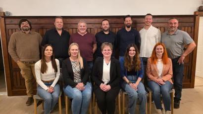 Bild: amö
Bürgermeisterkandidatin Sonja Meier (vorne Mitte) mit den Marktratskandidaten von CSU und PWG.