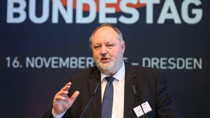 Bild: Robert Michael/dpa
Andreas Michelmann wurde auf dem Bundestag als DHB-Präsident wiedergewählt.