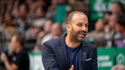 Bild: Harald Tittel/dpa
T.J. Parker vertrat erneut den erkrankten Gordon Herbert als Bayern-Coach.