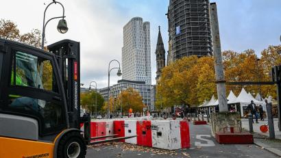 Bild: Jens Kalaene/dpa
Sorgen vor Anschlägen auf Weihnachtsmärkten beschäftigen laut einer Umfrage rund zwei Drittel der Menschen in Deutschland. (Archivbild)