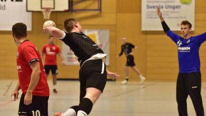 Bild: Hans Mark
Szenen aus dem Handball-Derby HSG Nabburg/Schwarzenfeld (schwarze Trikots) gegen den HV Oberviechtach.