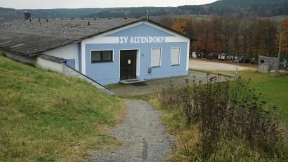 Bild: Hirsch
Das Sportheim des SV Altendorf soll nicht nur saniert, sondern auch erweitert werden. Dazu will die Gemeinde das Bundesprogramm "Sanierung kommunaler Sportstätten" in Anspruch nehmen.