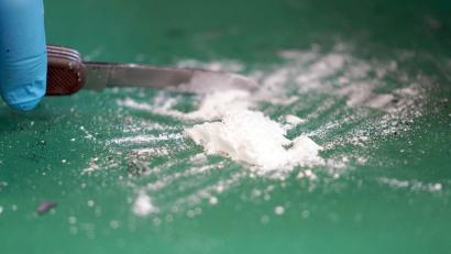 Bild: Marcus Brandt/dpa
Los Lobos ist eine der mächtigsten Gangs Ecuadors und in den Schmuggel von Kokain in die Vereinigten Staaten und Europa verwickelt. (Archivbild)