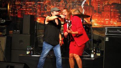 Bild: stg
Für ein musikalisches Feuerwerk sorgt am Samstagabend die Coverband "AC/DX" im Kemnather Foyer.