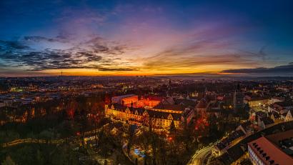Bild: Harald Hünn
Der romantische Weihnachtsmarkt auf Schloss Thurn und Taxis in Regensburg.