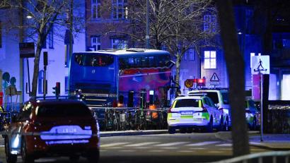 Bild: Henrik Montgomery/TT News Agency via AP/dpa
Ein Doppeldeckerbus ist im Zentrum von Stockholm verunglückt. (Archivbild)