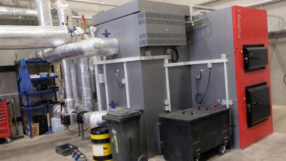 Bild: do
Eine Wärmewende ist in Speinshart längst im Gange, sagen viele Hauseigentümer. Lokale Energieversorger, wie zum Beispiel das Hackschnitzel-Heizwerk Schmid in Tremmersdorf, tragen dazu bei, dass Eigentümer ihren Gebäudebestand auf Nahwärme umrüsten.