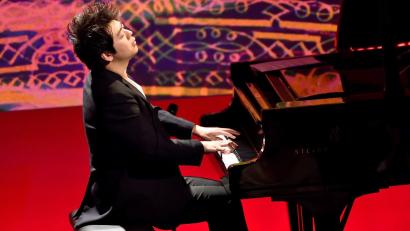 Bild: Uwe Anspach/dpa
Der Pianist Lang Lang erhält den ersten Daphne Award