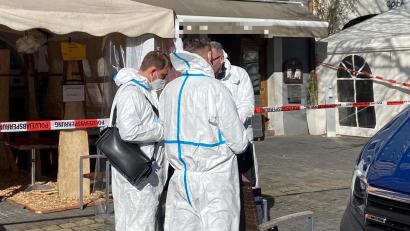 Archivbild: Gabi Schönberger
Ermittler im Februar 2022 am Tatort in der Weidener Altstadt.