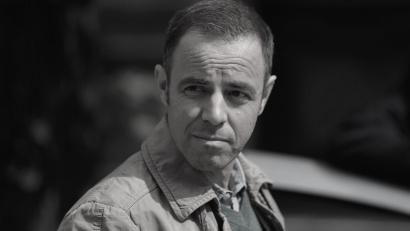 Bild: Jens Wolf/dpa
Felix Eitner am Set von "Alles Klara"