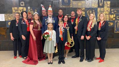 Bild: Stephanie Wisgickl
Die neuen Prinzenpaare der FG Nabburg mit Bürgermeister Frank Zeitler.