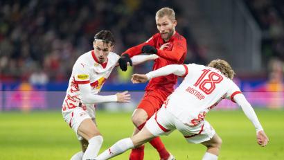 Bild: Sven Hoppe/dpa
Der FC Bayern um Konrad Laimer (M) spielt am 6. Januar in Salzburg. (Archivbild)