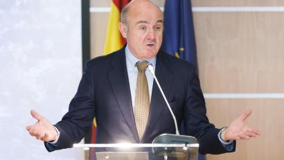 Bild: Eduardo Parra/EUROPA PRESS/dpa
EZB-Vizepräsident de Guindos warnt vor Börsenrisiken wegen des Hypes um KI. (Archivbild)