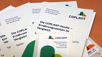 Bild: Uli Deck/dpa
Studie zu pflanzlicher Ernährung bezieht nun auch Kinder ein (Kinder sind am Zug (Archivbild)