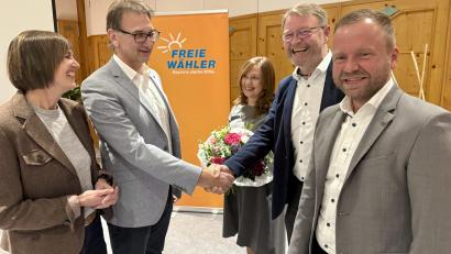 Bild: gri
Glückwünsche nach der Nominierung (von links): Christina Püschl, Reiner Wiedenbauer, Michaela Wiedenbauer, Hans-Martin Grötsch und Bernd Heinisch.