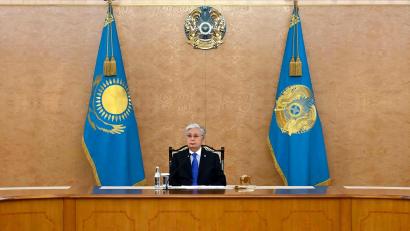 Bild: Uncredited/Kazakhstan&#039;s Presidential Press/AP/dpa
Auch Präsident Tokajew reagierte auf den Brand mit vielen Toten. (Archivbild)