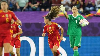 Bild: Alessandra Tarantino/AP/dpa
Wie im EM-Halbfinale dürfte Ann-Katrin Berger wieder das deutsche Tor gegen Spanien hüten.