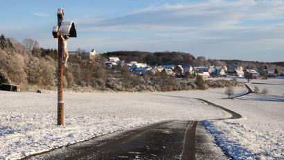Bild: Thomas Warnack/dpa
Fast schon ein Winterwunderland? Schnee am Morgen auf der Schwäbischen Alb.