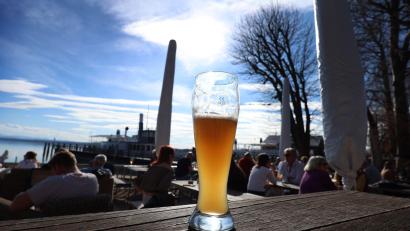 Bild: Karl-Josef Hildenbrand/dpa
Bier ist in Bayern kulturell verankert - doch die Brauer sorgen sich um den Kundennachwuchs. (Archivbild)