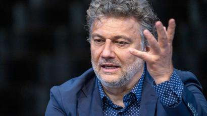 Bild: Peter Kneffel/dpa
Star-Tenor Jonas Kaufmann sieht Kultur und Sport als wichtig für den Zusammenhalt der Gesellschaft an. (Archivbild)