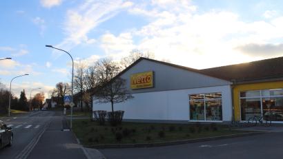 Bild: Jennifer Battaglia
Hier wurde am vergangenen Sonntag eingebrochen: Der Netto Marken-Discounter an der Frohnbergstraße in Hahnbach.