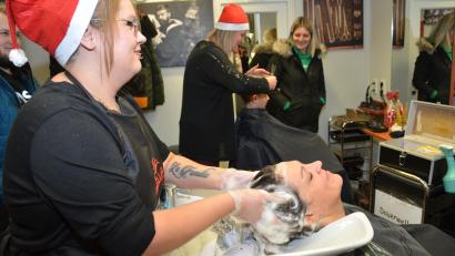 Bild: dob
Auch in diesem Jahr wird das Friseurteam im Salon Günther im Akkordtempo Köpfe verschönern. Am 5. Dezember findet die Benefiz-Haarschneideaktion "Styling gegen Krebs" statt.