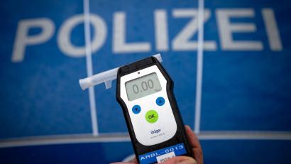 Bild: Soeren Stache/dpa
Ein 39-Jähriger ist in Steinberg am See betrunken am Steuer erwischt worden.