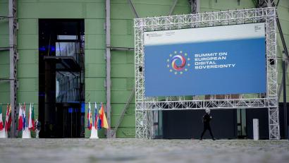 Bild: Kay Nietfeld/dpa
Auf dem deutsch-französischen Digitalgipfel in Berlin sind 18 Vereinbarungen zum Ausbau von KI-Anwendungen vorgestellt worden.