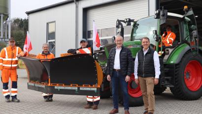 Bild: mrr
Beim Bauhofteam um Jürgen Höfler, Christian Schneider, Andreas Fleischmann, Bürgermeister Erwin Geitner, Thomas Birner und Anton Graf herrscht Freude über den neuen Schneepflug.